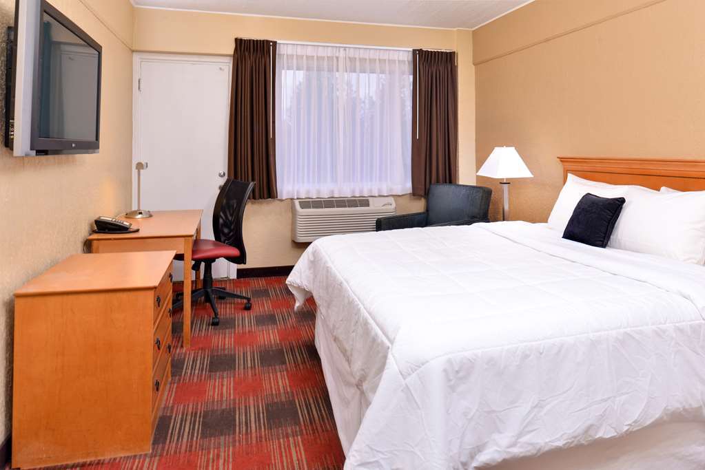 Quality Inn & Suites Airport Spokane Room photo